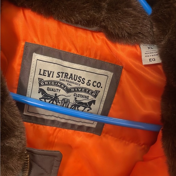 NWOT Levi Bomber Jacket - Picture 2 of 5